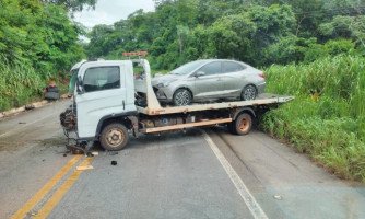 Duas pessoas ficam feridas em colisão entre caminhão e carro próximo a Cácerres