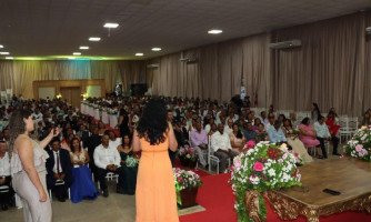 Emoção e glamour marcam a cerimônia do Casamento Comunitário promovido pela prefeitura de Cáceres