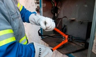 Nova Lei dá aos consumidores direito de quitar débitos de água e energia minutos antes do corte