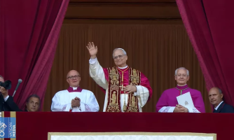 Cardeal Robert Francis Prevost é eleito novo papa e escolhe o nome Leão XIV