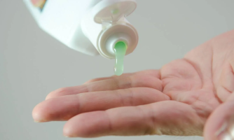 Gel anticoncepcional masculino com 99% de eficácia deve chegar ao mercado em 2028