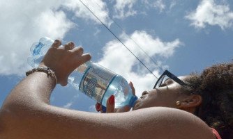 Projeto que obriga fornecimento gratuito de água em eventos é aprovado no Senado