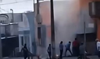 Fogo atinge área de depósito do Mercado de Araputanga, mas é contido rapidamente