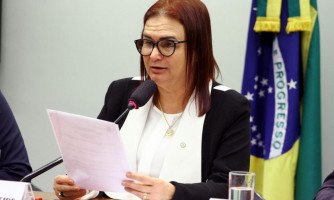 Rosa Neide garante R$ 2 milhões em máquinas e veículos para agricultores familiares de 13 municípios de MT