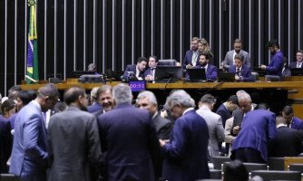 Câmara aprova isenção de Imposto de Renda para quem ganha até R$ 5 mil e governo comemora medida histórica