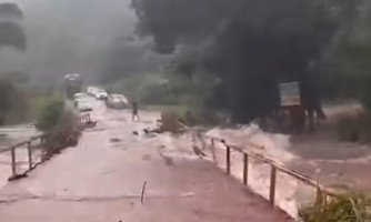 Chuva intensa eleva nível de rio e deixa travessia perigosa em Vila Bela