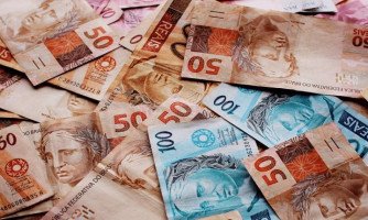 Governo federal fixa novo salário mínimo que entra em vigor em janeiro de 2026