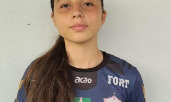 Atleta de Quatro Marcos, ganha espaço no futebol de campo e assina contrato com clube mato-grossense