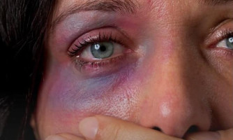 Mulher denuncia agressões, ameaças e tentativa de sufocamento em São José de Quatro Marcos
