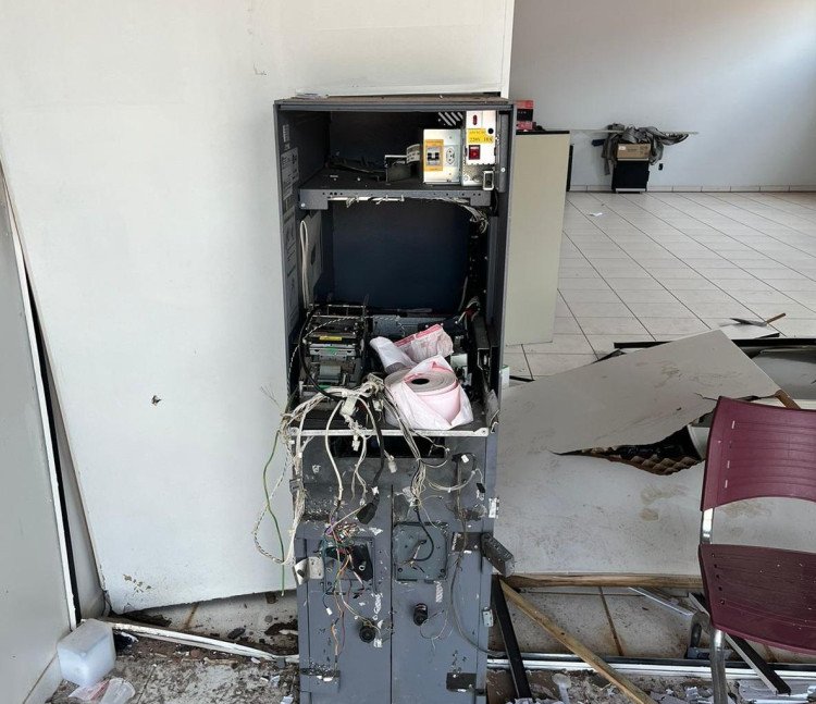 Polícia Civil prende três suspeitos de armar bombas caseiras para explodir caixa eletrônico na região Oeste