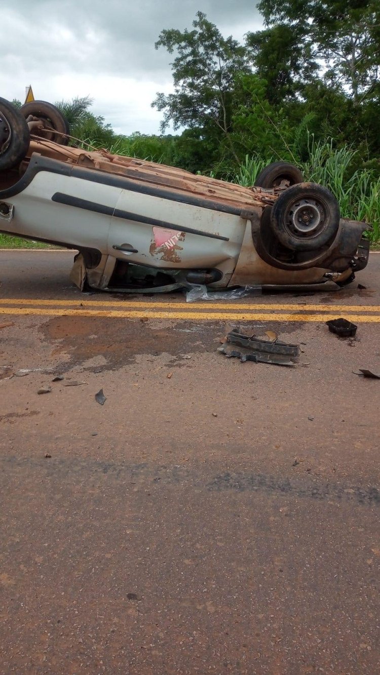 Grave acidente em Quatro Marcos deixa uma pessoa morta ao capotar veículo