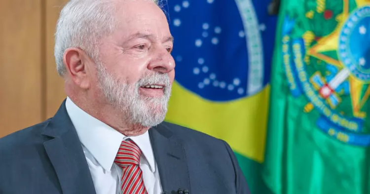 Lula anuncia salário mínimo de R$ 1.320 e isenção do Imposto de Renda de R$ 2.640