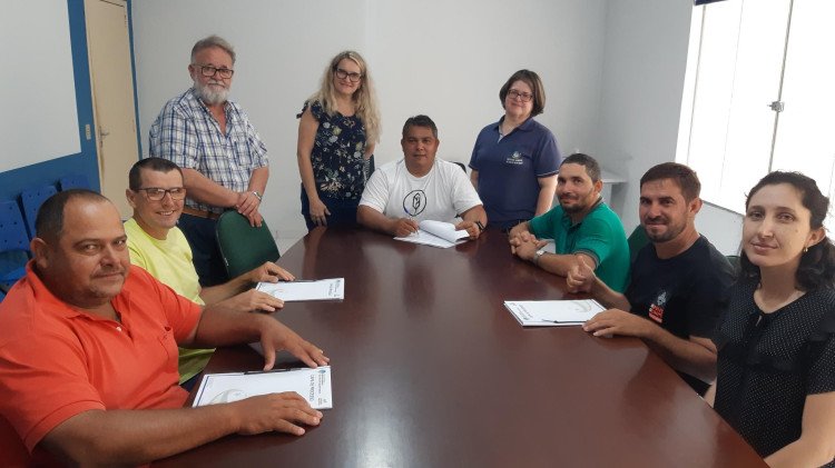 Prefeitura de Quatro Marcos nomeia primeiros aprovados em concurso público para cargo de motorista