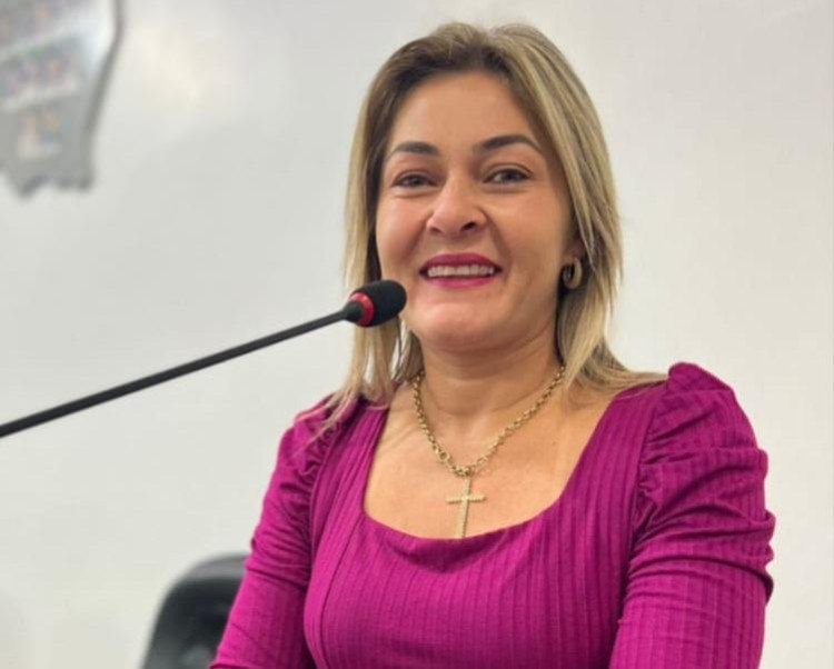 Vereadora cobra contratação de médicos e reativação de laboratório municipal para Quatro Marcos