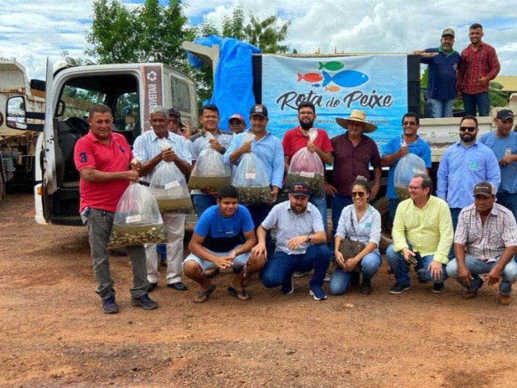 Empaer e Consórcio do Pantanal entregam 25 mil alevinos para agricultores da Região Oeste do Estado
