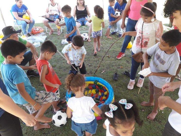 Famílias em Quatro Marcos promovem ações recreativas para marcar o dia de Conscientização do Autismo