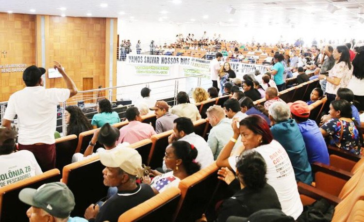 Por 15 a 8, Assembleia Legislativa proíbe venda e transporte de peixe em MT por 5 anos
