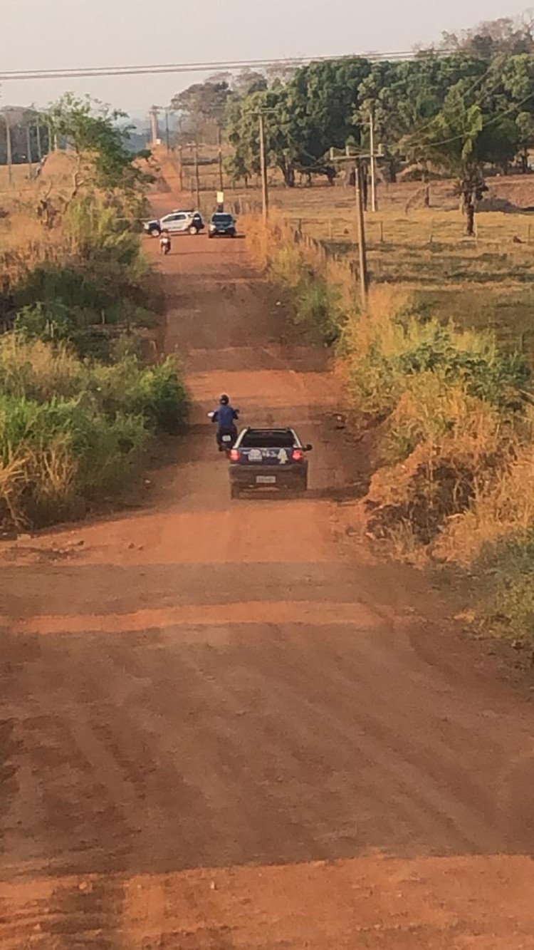 Homem é encontrado morto com marcas de queimaduras em estrada vicinal de Quatro Marcos