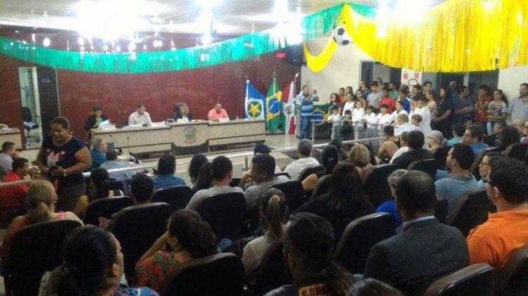 Apesar da pressão popular, vereadores de Mirassol D’Oeste aprovam “verba extra” de R$ 4,4 mil