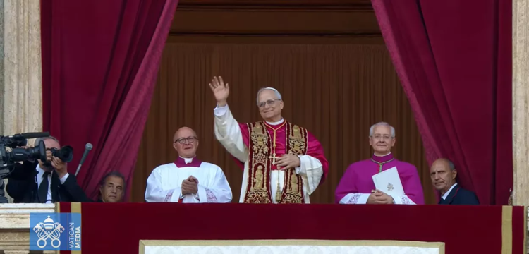 Cardeal Robert Francis Prevost é eleito novo papa e escolhe o nome Leão XIV