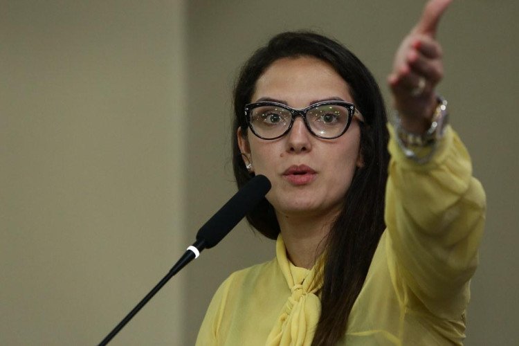 Deputada Janaina Riva cobra igualdade na distribuição de emendas e acusa governo Mauro Mendes de perseguição
