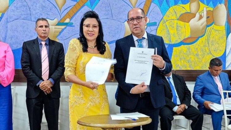 TRE-MT Rejeita Recurso e Mantém Mandato de Prefeita de Cáceres