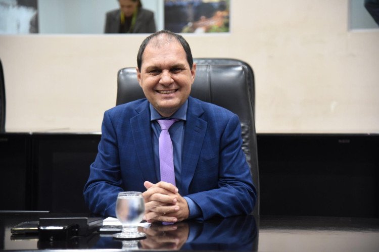 Deputado Chico Guarnieri garante vitória para agentes de saúde e endemias com projeto aprovado na ALMT