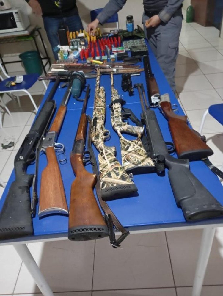 PM age rápido e prende dupla por furto de armas em fazenda de Indiavaí
