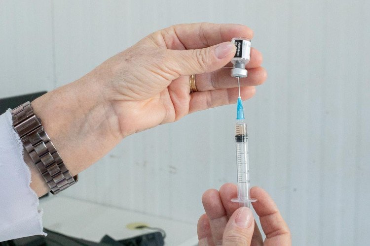 Cobertura vacinal contra Covid-19 em Mato Grosso preocupa; 23 óbitos de janeiro a agosto