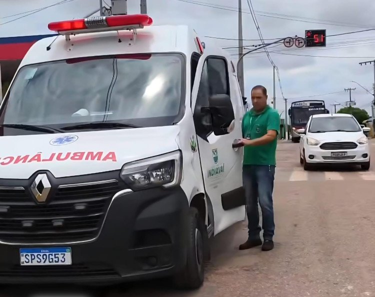 Ambulância e motocicleta se envolvem em acidente em cruzamento de Mirassol d’Oeste