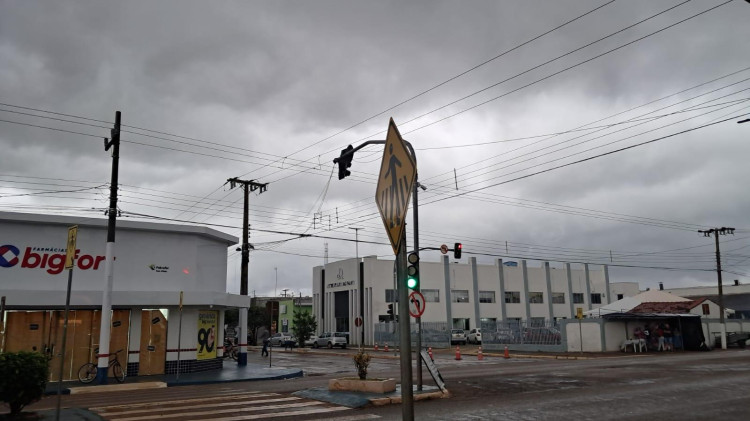 Frente fria muda o tempo em São José dos Quatro Marcos e traz chuva e queda de temperatura neste domingo