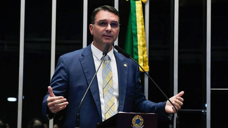 Aliados veem possibilidade de Flávio Bolsonaro desistir da disputa presidencial