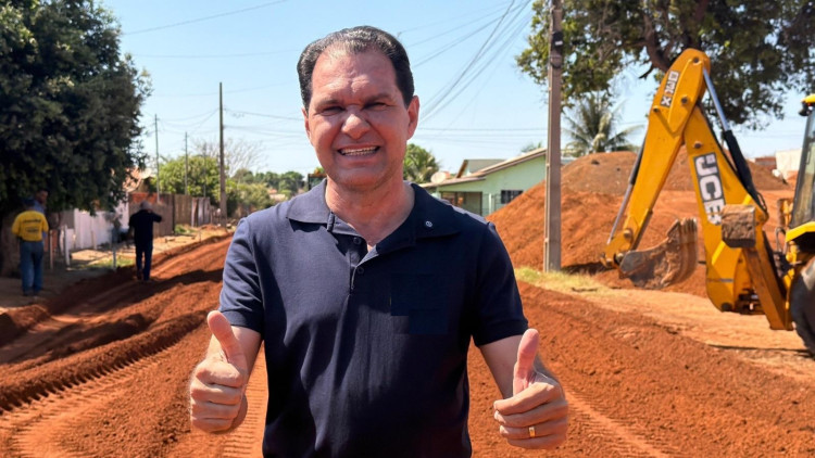 “Enquanto a obra não termina, a fiscalização não para”, diz Guarnieri ao acompanhar avanço do asfalto em Barra do Bugres
