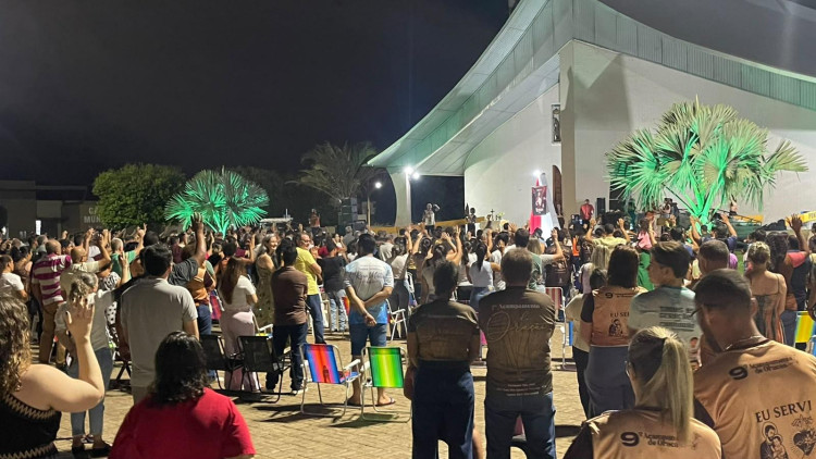 Fiéis participam de solenidade e sorteio para o 10º Acampamento de Oração em São José dos Quatro Marcos