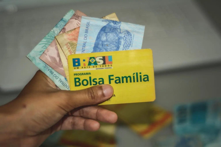 Presidente Lula anuncia aumento no Bolsa Família que terá benefício mínimo de R$ 691