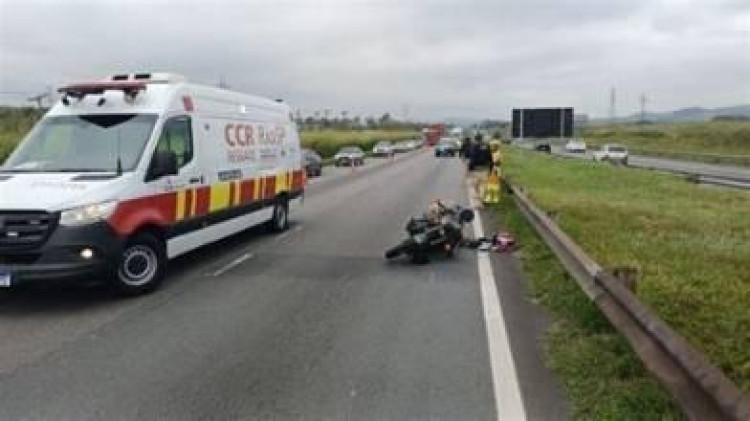 Estouro de pneu provoca queda de motocicleta com três ocupantes na MT-170, em Curvelândia